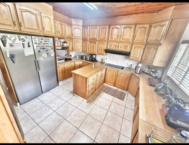 6 BEDROOM FREESTANDING FOR SALE IN MULBARTON
